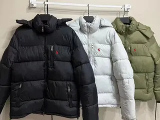 Puffer jackets in white, black and olive on hangers